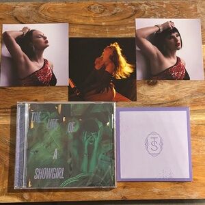 Taylor Swift - The Life of a Showgirl - It’s Rapturous - CD and Photo Set